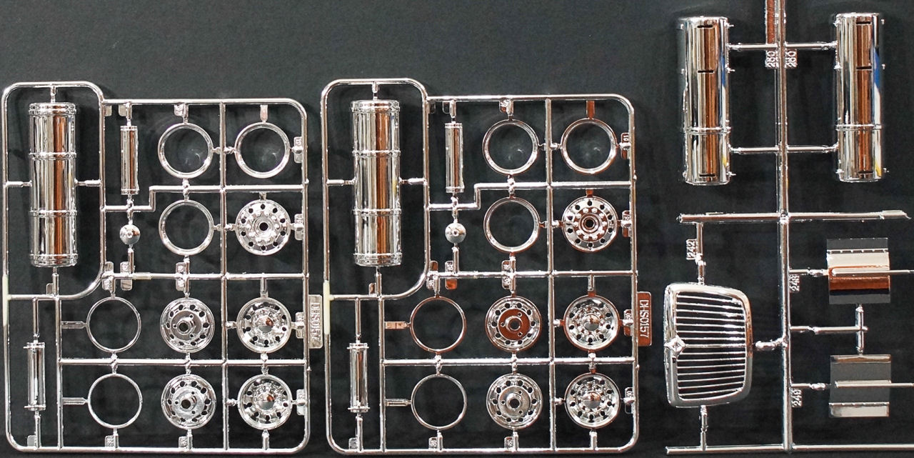 Moebius Models 1301 1/25 International Prostar First Look Parts Image 04