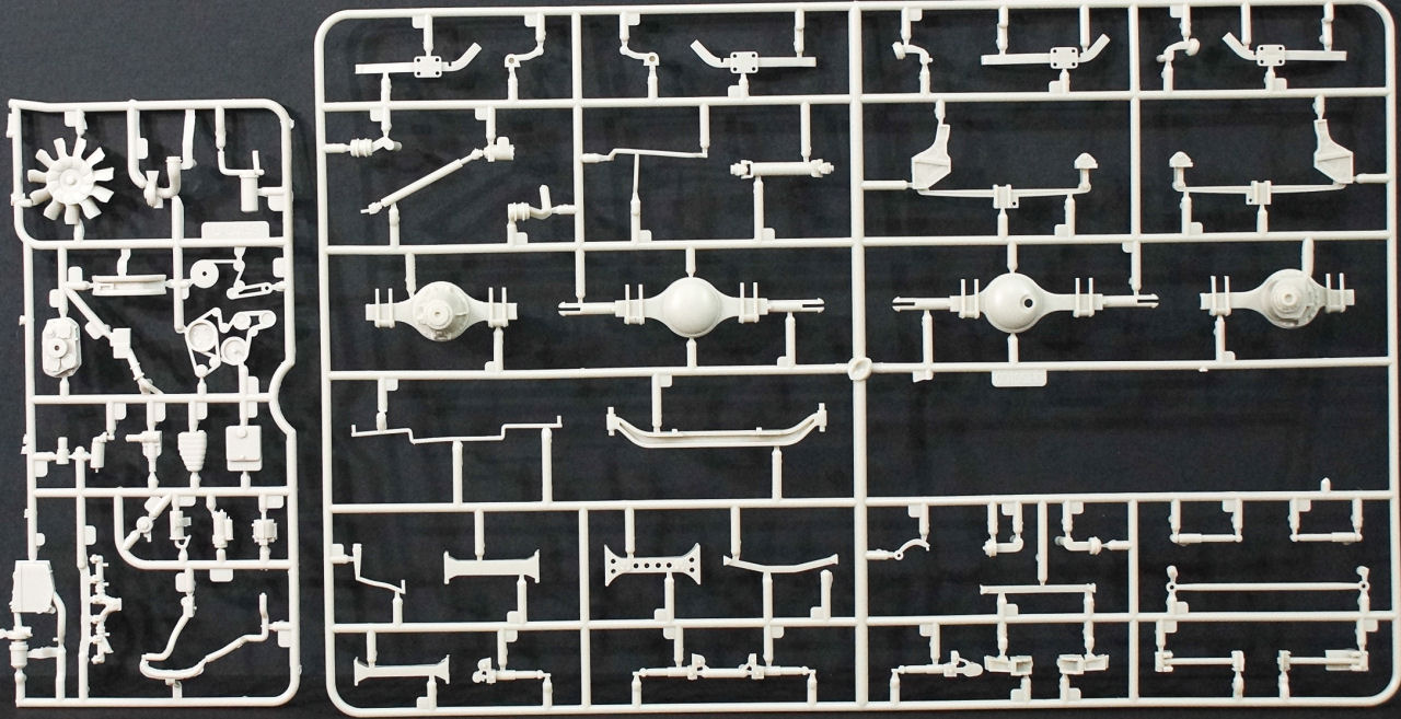 Moebius Models 1301 1/25 International Prostar First Look Parts Image 06