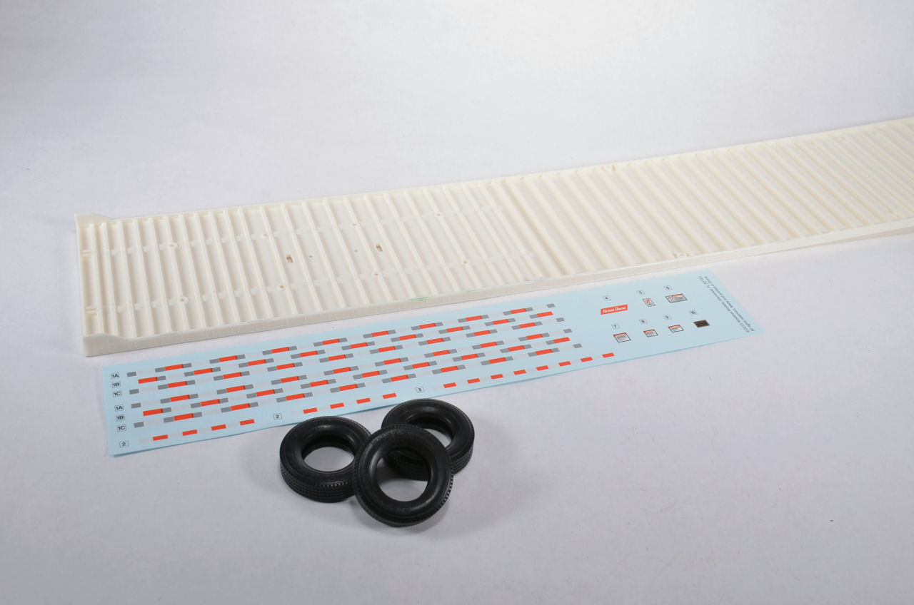 Moebius Models 1302 1/25 53 Foot Trailer First Look Parts Image 01