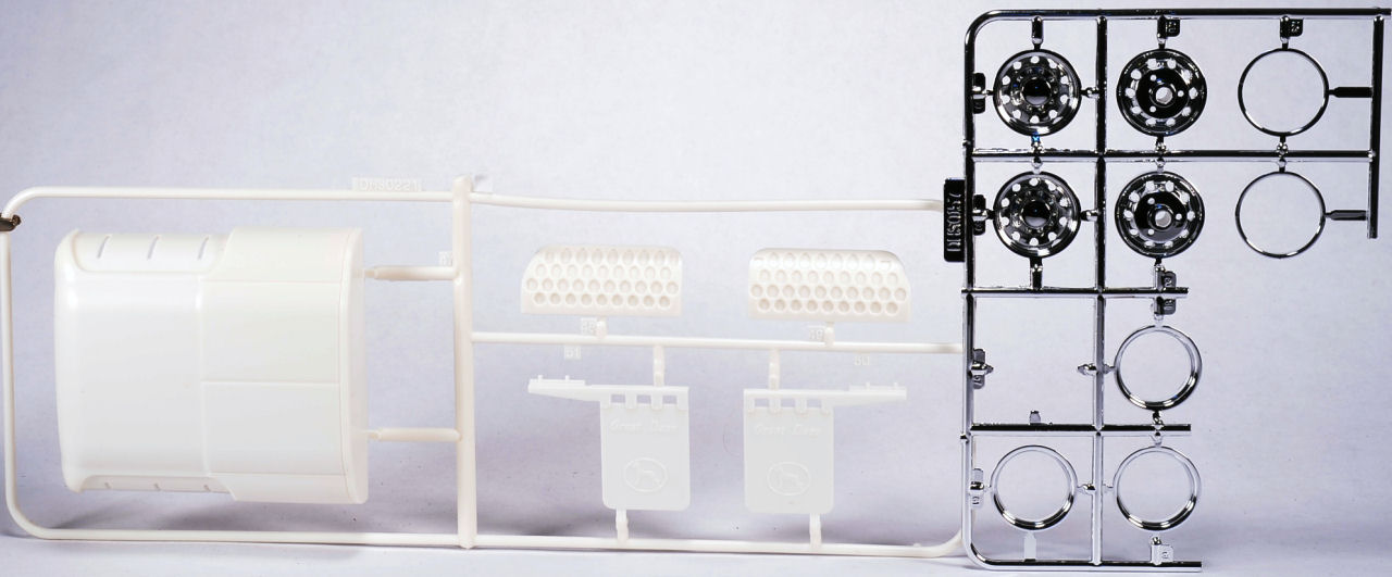 Moebius Models 1302 1/25 53 Foot Trailer First Look Parts Image 03