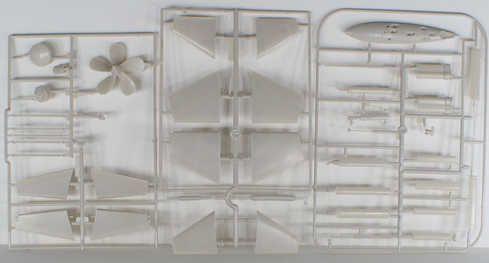 Moebius Models 1400 1/72 USS Skipjack SSN 585 First Look Parts Image 03