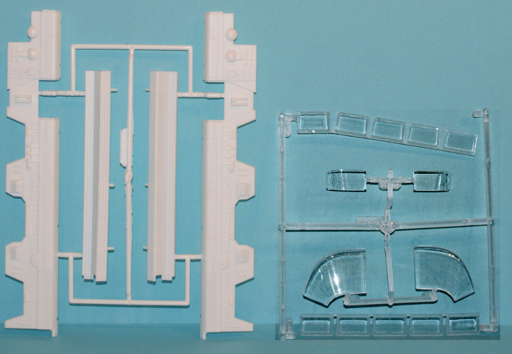 Moebius Models 2001-1 - 1/55 2001: A Space Odyssey Moon Bus - Hub