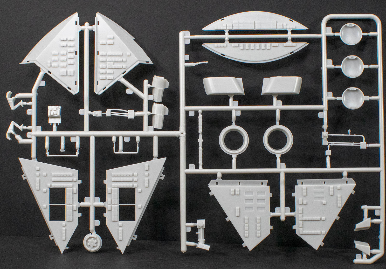 Moebius Models 2001-4 1/8 EVA Pod - 2001: a space odyssey First Look Parts Image 04