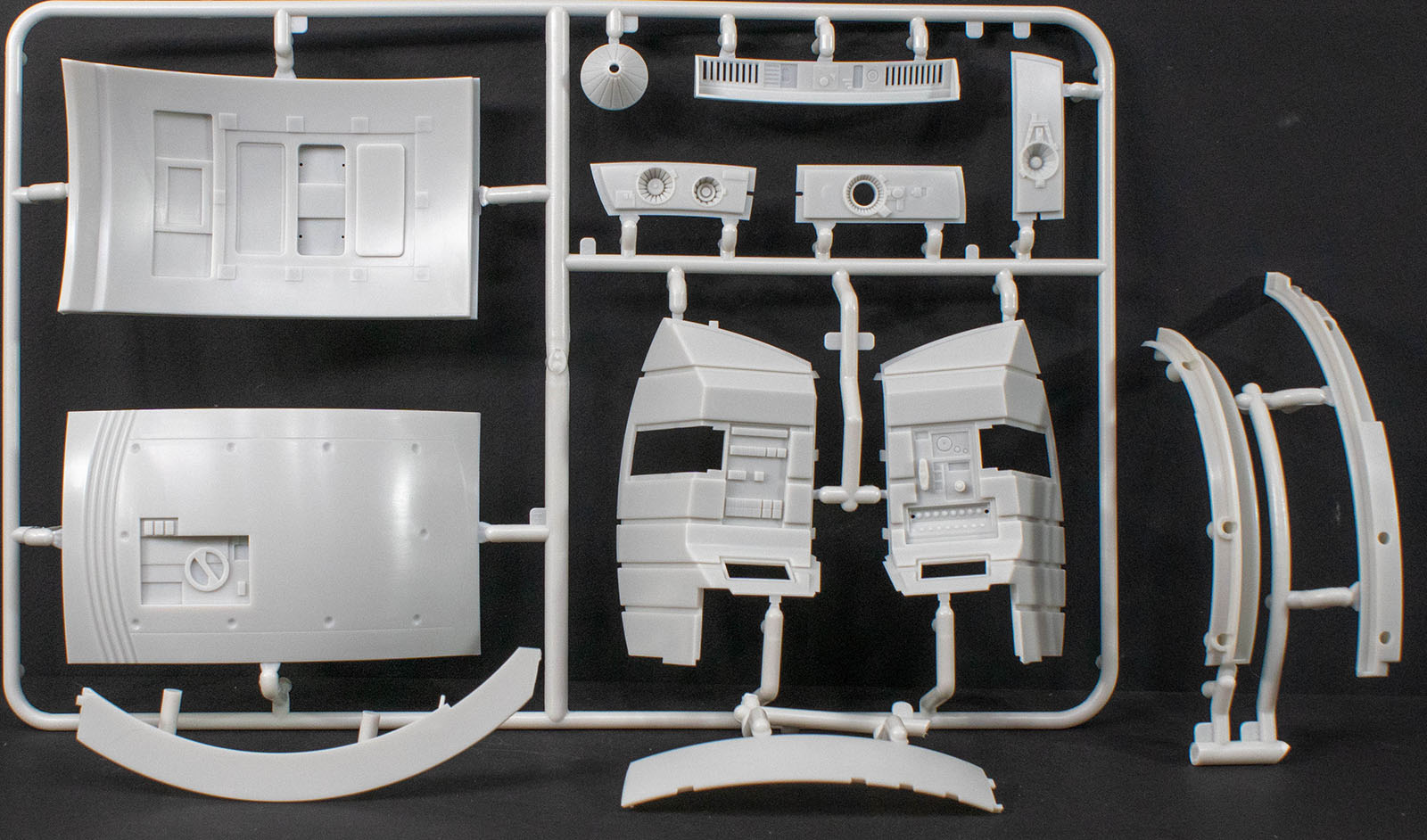 Moebius Models 2001-4 1/8 EVA Pod - 2001: a space odyssey First Look Parts Image 05