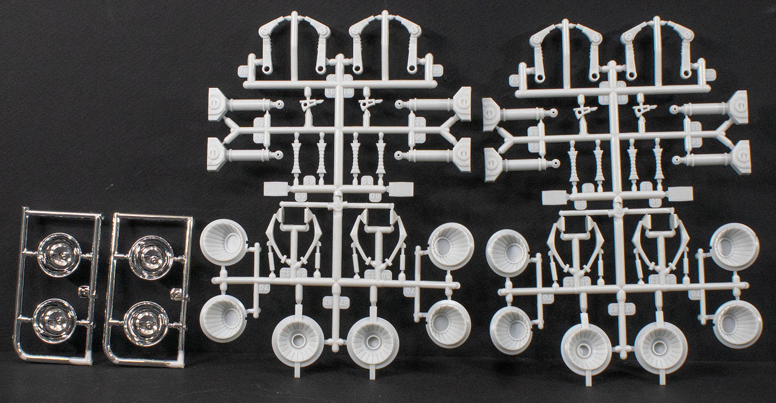 Moebius Models 2001-4 1/8 EVA Pod - 2001: a space odyssey First Look Parts Image 06