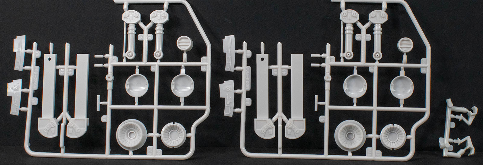 Moebius Models 2001-4 1/8 EVA Pod - 2001: a space odyssey First Look Parts Image 07