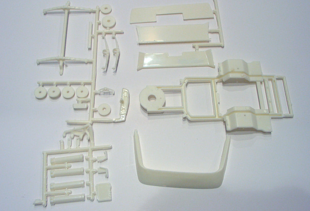 MPC 787 1/25 Daytona Transport Truck First Look Image 02