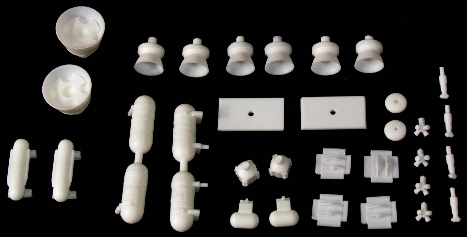 MPC 816 1/72 Space: 1999 Eagle Transporter Deluxe Edition First Look Image 04