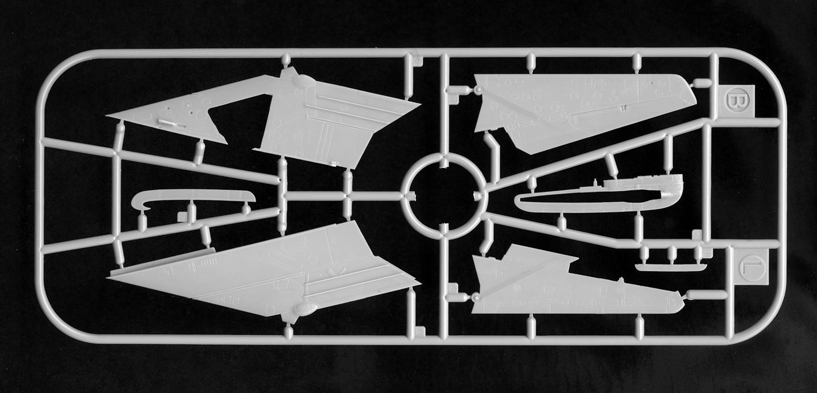 Modelsvit 72048 1/72 Su-17M3R (Fitter) Review Image 03