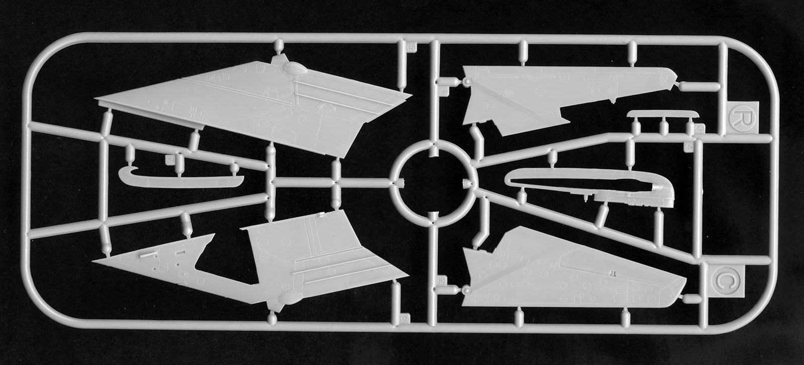 Modelsvit 72048 1/72 Su-17M3R (Fitter) Review Image 04