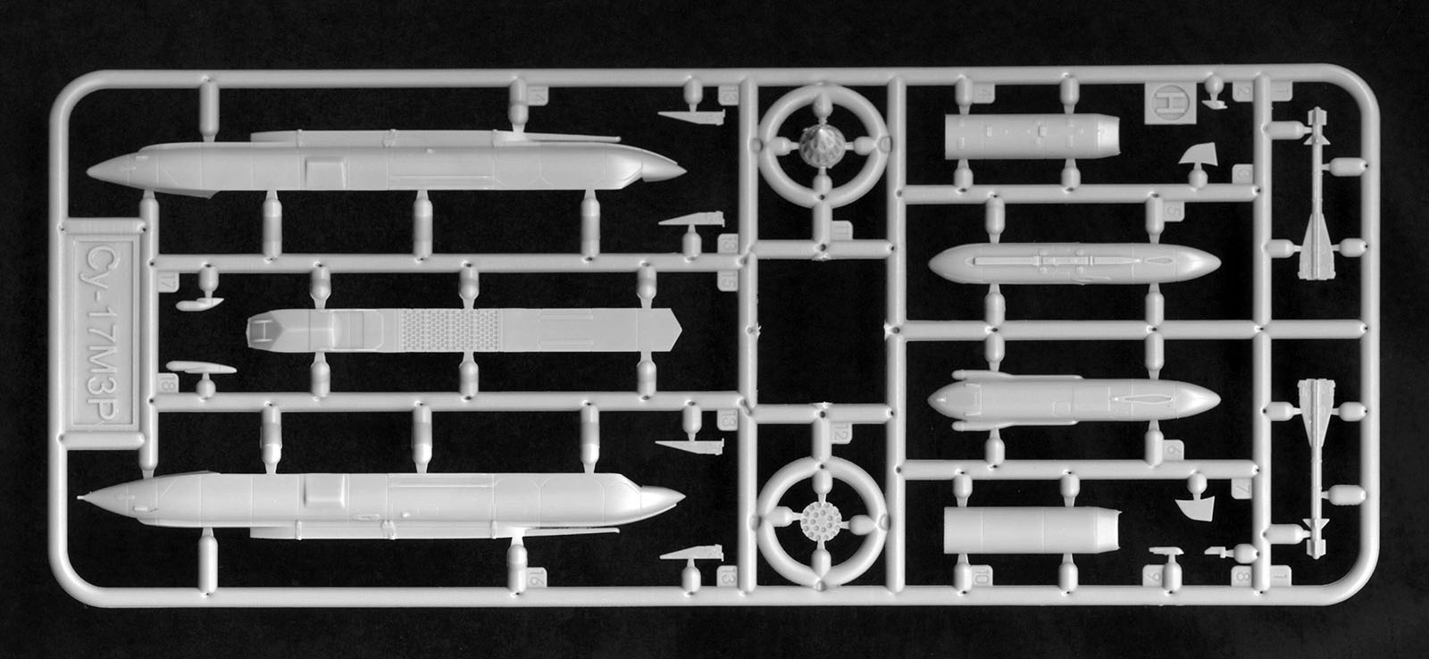 Modelsvit 72048 1/72 Su-17M3R (Fitter) Review Image 09