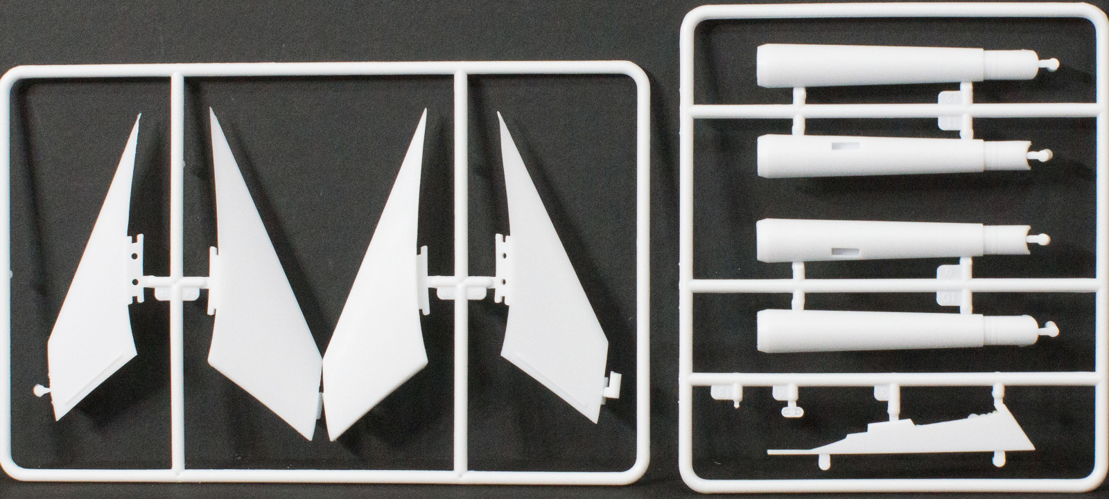 Polar Lights 934 1/1000 Romulan Bird-of-Prey Parts Image 02