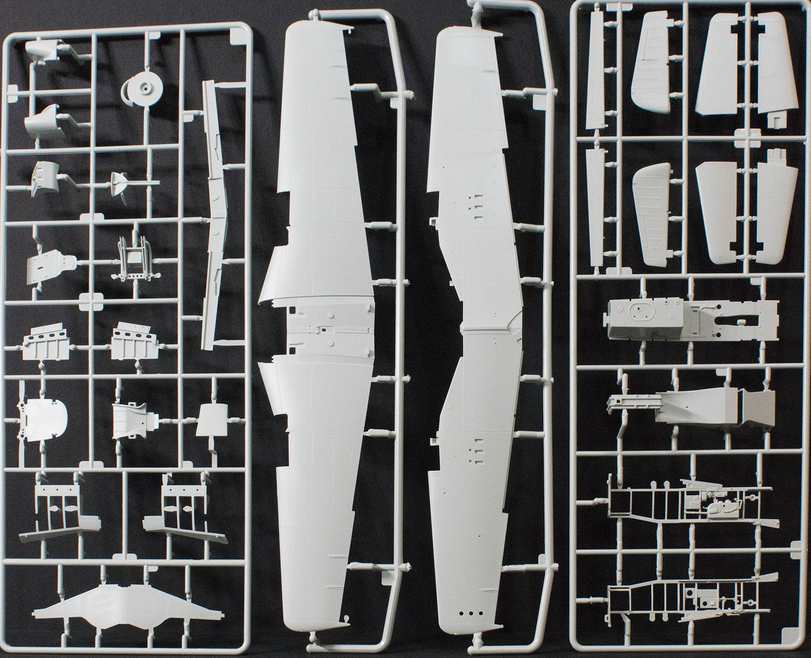 Revell 03944 1/32 P-51D-5-NA Mustang Kit Image 02