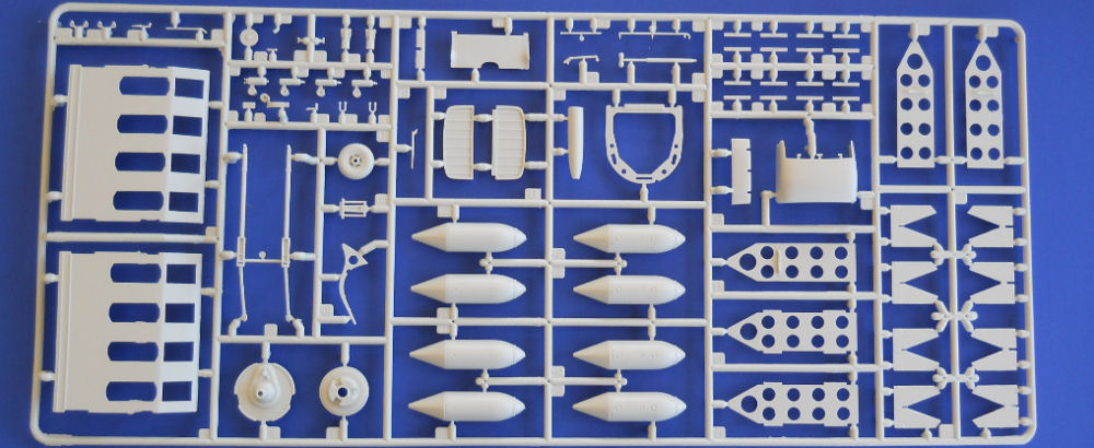 Revell 04696 1/32 He 111P-1 Kit Image 04