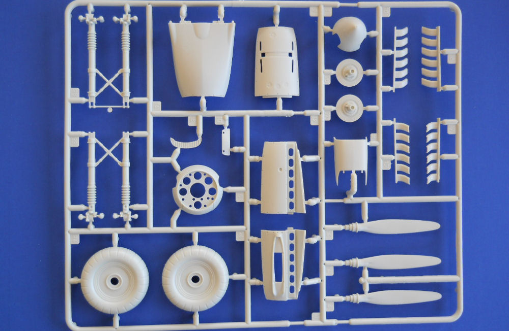 Revell 04696 1/32 He 111P-1 Kit Image 05