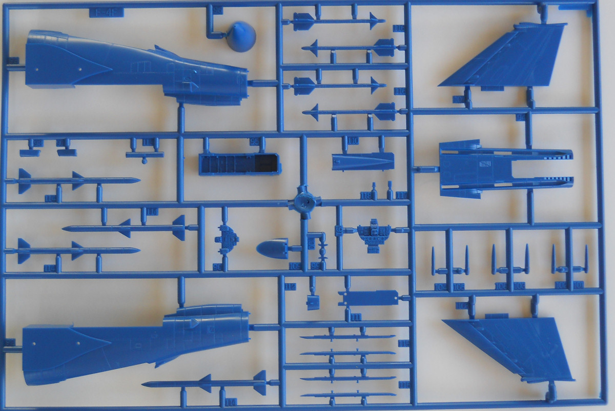 Revell 04875 1/72 F-4F Phantom 'Pharewell' Kit Image 03