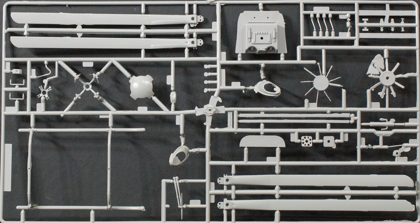 Revell 05724 1/32 EC135 'Flying Bulls' Kit Image 02