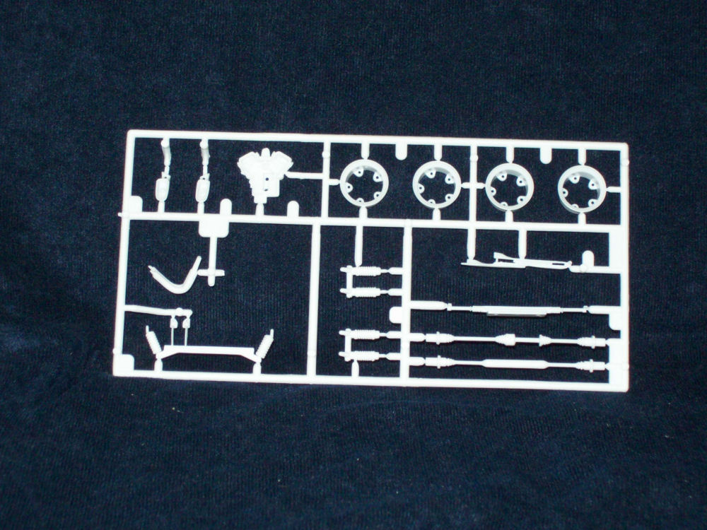 Monogram 85-0889 1/24 Lamborghini Diablo VT Kit Image 02