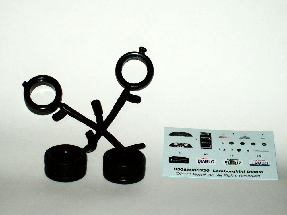 Monogram 85-0889 1/24 Lamborghini Diablo VT Kit Image 07