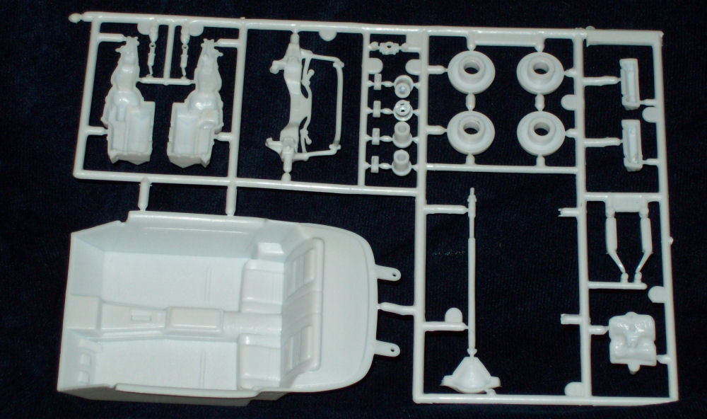 Revell 85-4927 1/24 1978 Pontiac Firebird Kit Image 03