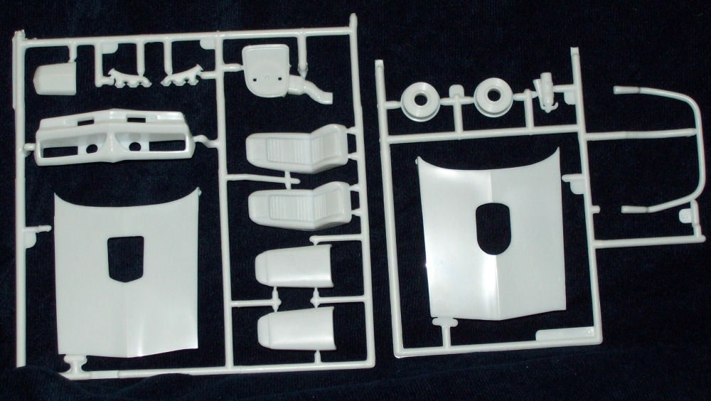 Revell 85-4927 1/24 1978 Pontiac Firebird Kit Image 04