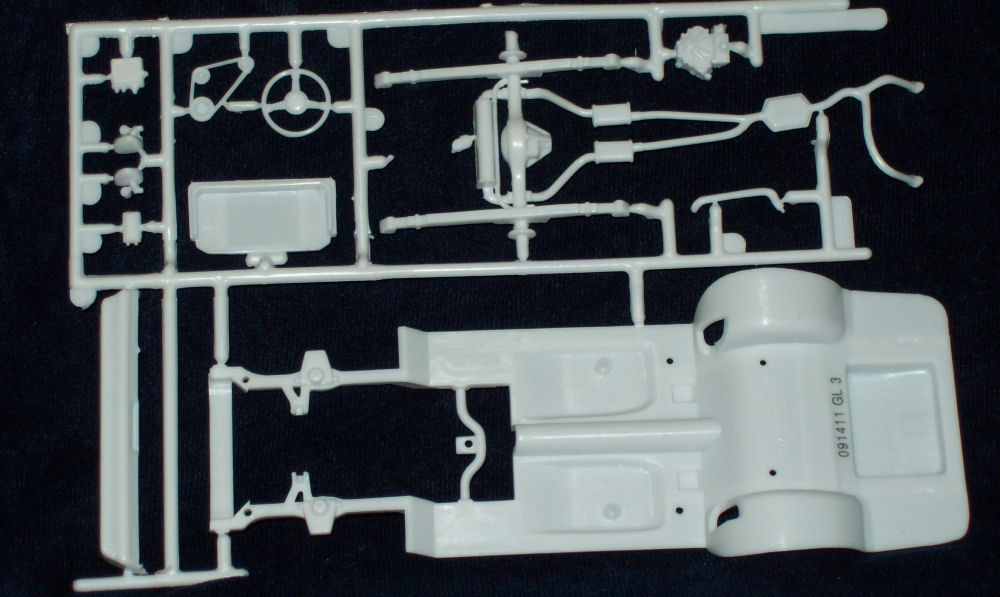 Revell 85-4927 1/24 1978 Pontiac Firebird Kit Image 05