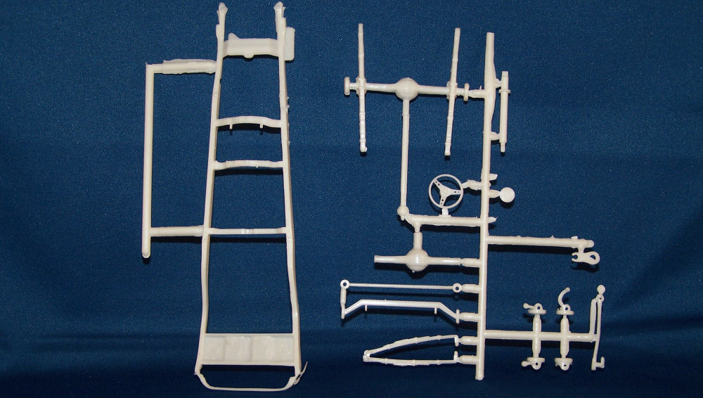 Revell 85-4928 1/24 '40 Ford Custom Pickup Truck Kit Image 02