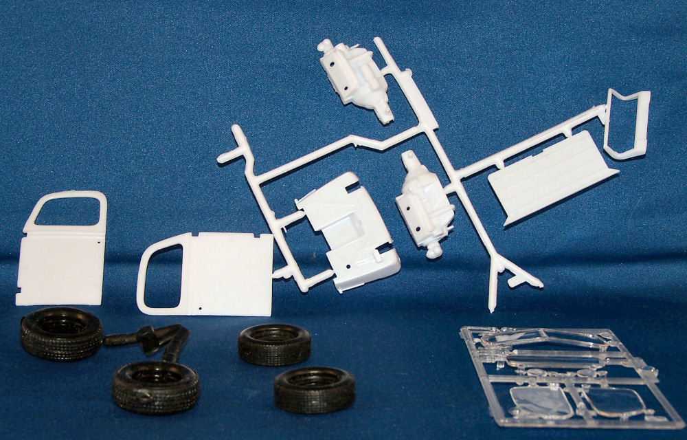 Revell 85-4928 1/24 '40 Ford Custom Pickup Truck Kit Image 05