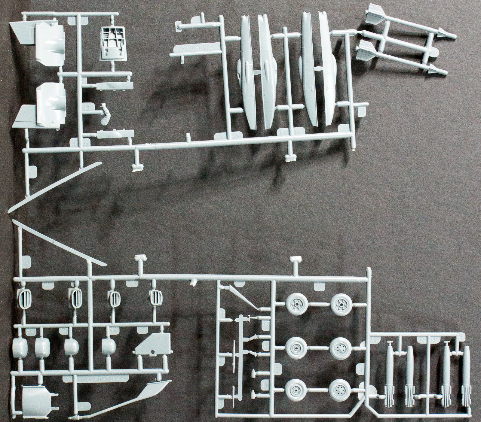 Monogram 5420 1/48 Hawker Harrier Kit Image 03