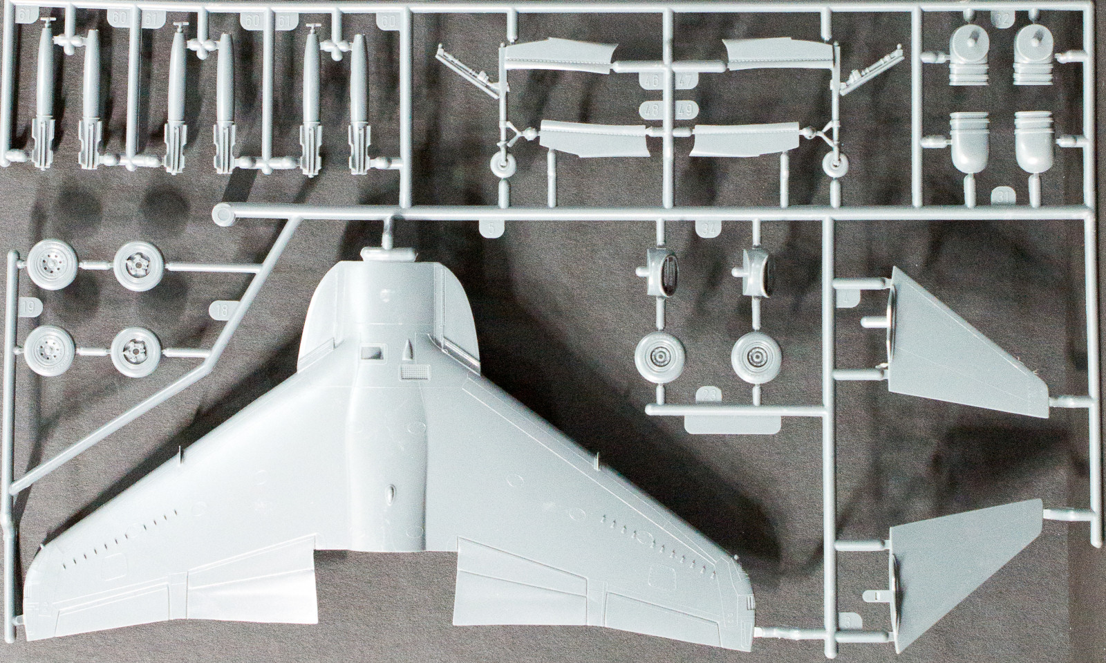 Monogram 5448 1/48 AV-8B Harrier Kit Image 02