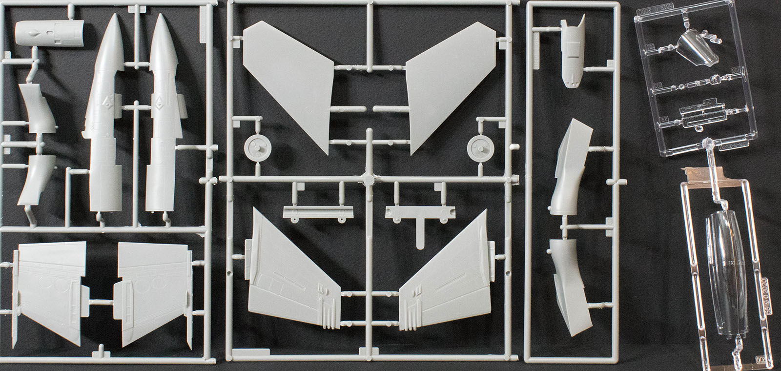 Revell 85-5532 1/48 F/A-18F Super Hornet Kit Image 02