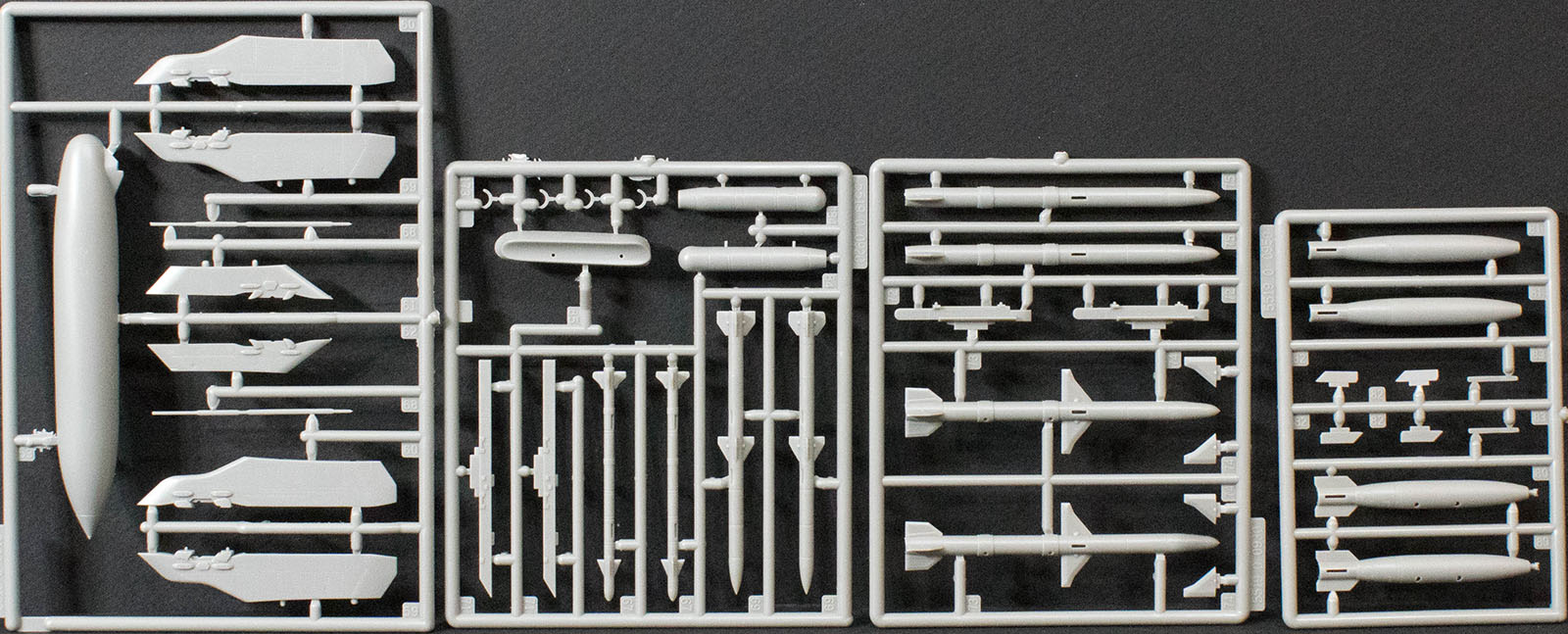 Revell 85-5532 1/48 F/A-18F Super Hornet Kit Image 03