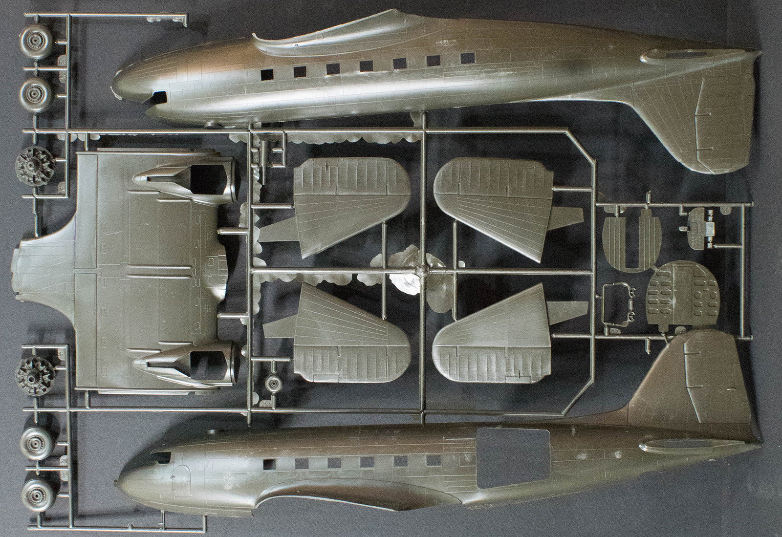 Revell 5607 1/48 C-47 Skytrain Kit Image 01