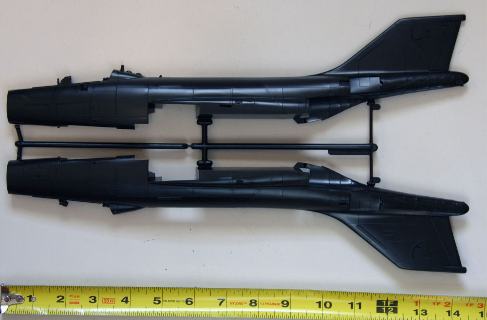Monogram 85-5818 1/48 RF-101B Voodoo Kit Image 01
