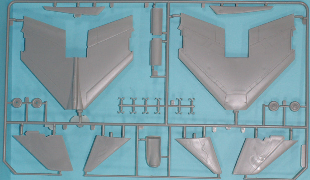 Revell 85-5863 1/48 F-8 Crusader Kit Image 03