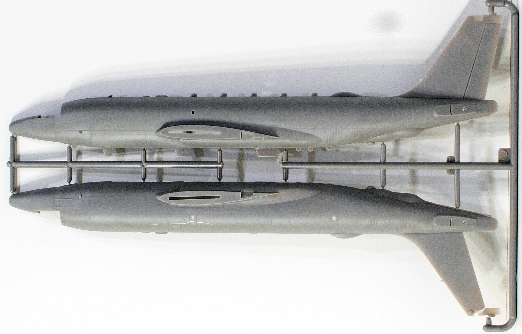 Roden 0349 1/144 RC-135V/W Rivet Joint Kit First Look Image 01