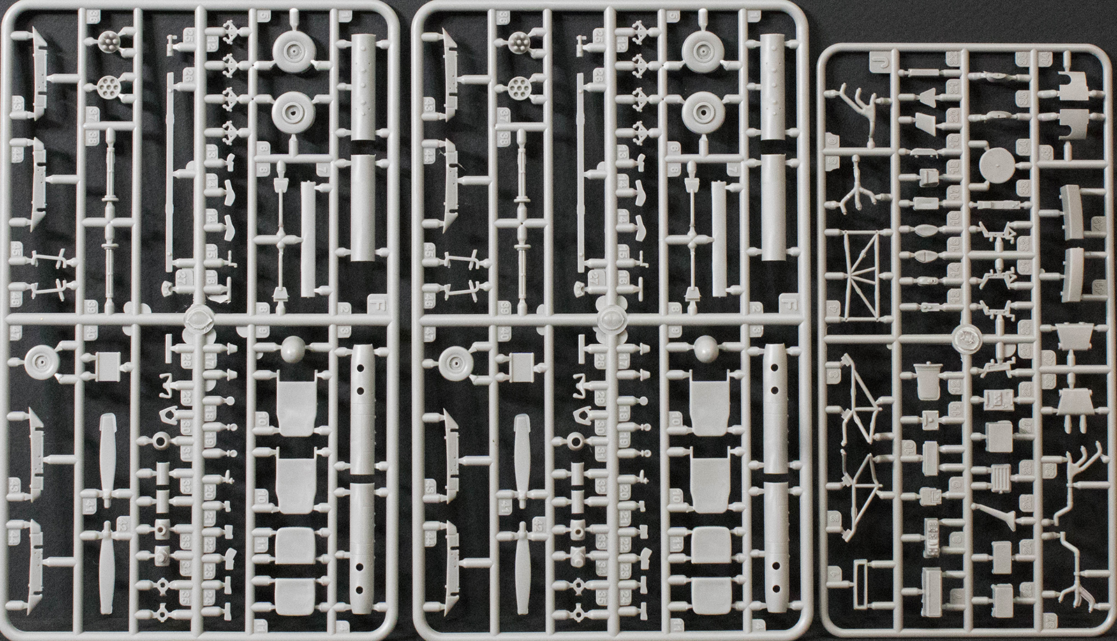 Roden 0620 1/32 O-2A Skymaster Parts Image 03