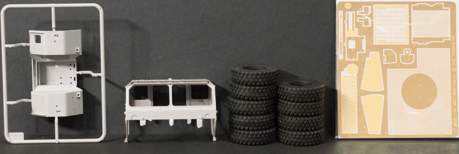 Trumpeter 01021 1/35 HEMTT M983 Tractor First Look Image 01