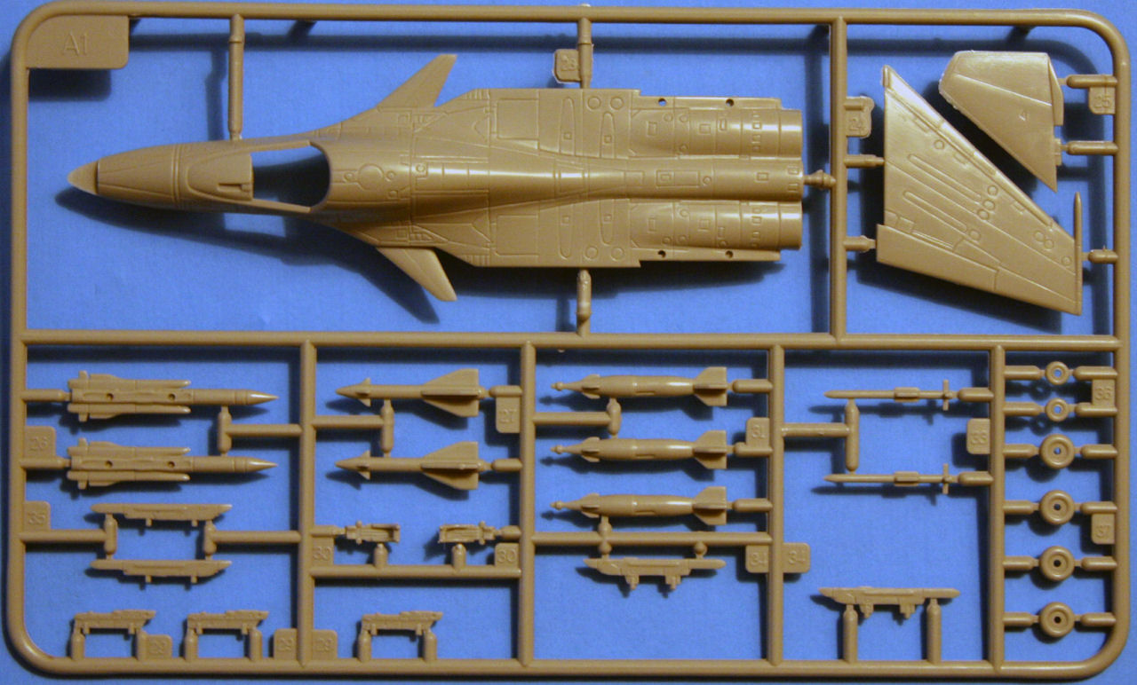 Trumpeter 01329 1/144 Su-34 Strike Flanker First Look Image 01