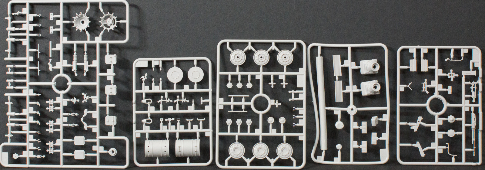 Trumpeter 05521 1/35 T-64B Model 1984 MBT Parts Image 03