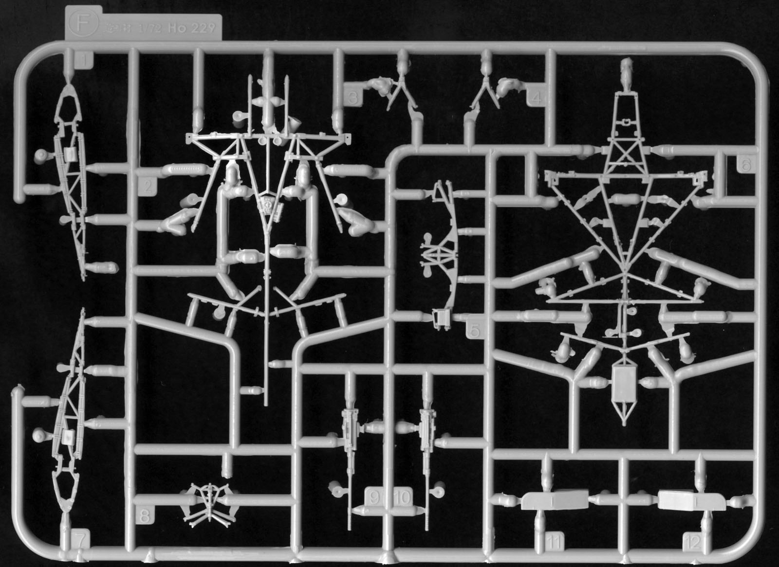Zoukei-Mura Inc. 72001 1/72 Horten Ho 229 Parts Image 05