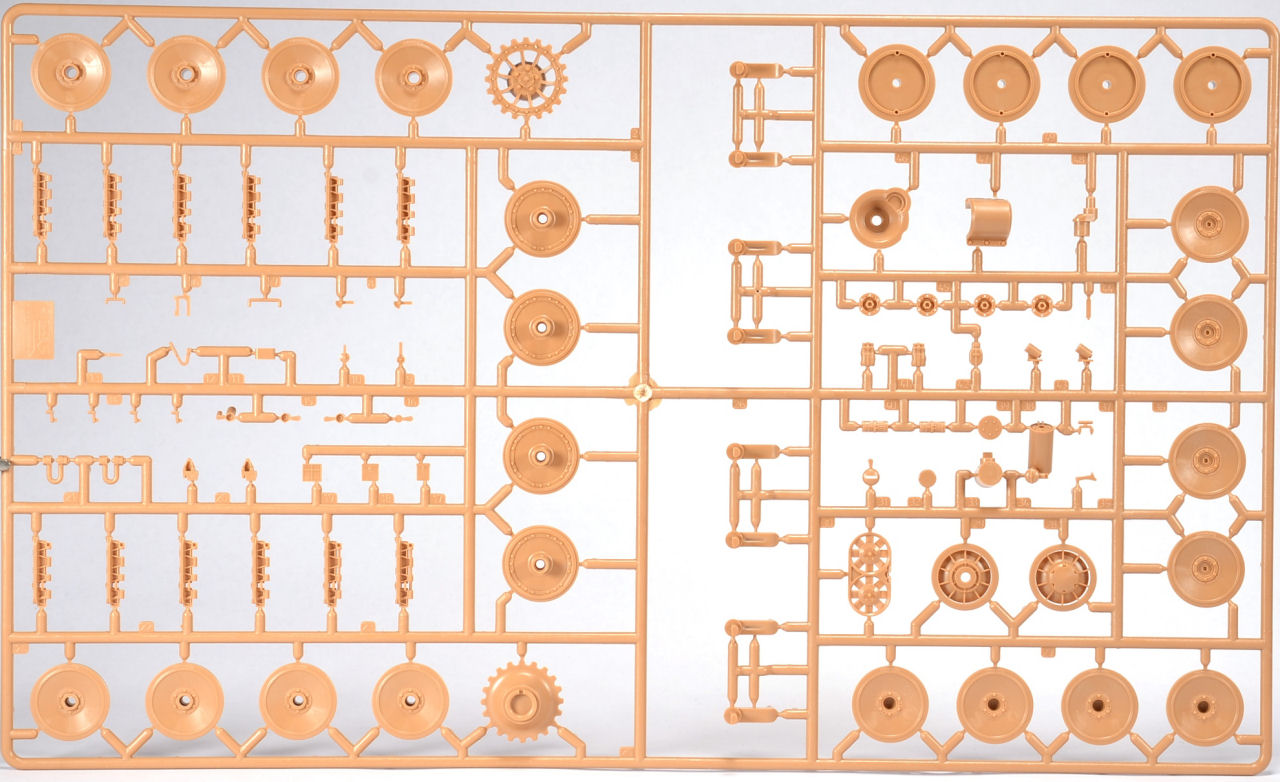 Zvezda 3646 1/35 Tiger I Ausf.E (Early Production) Kit Image 04