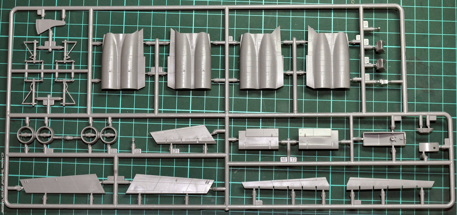 Zvezda 7013 1/144 Il-62M Kit Image 06