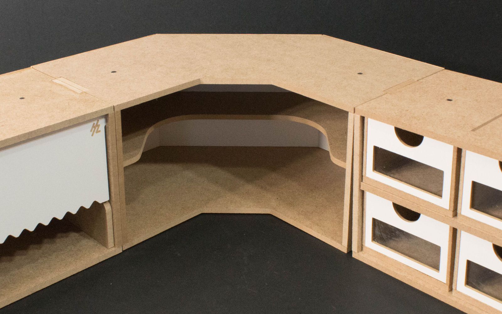 Hobby Zone Modular Workshop System OM04 Corner Shelves Module Review Image 02