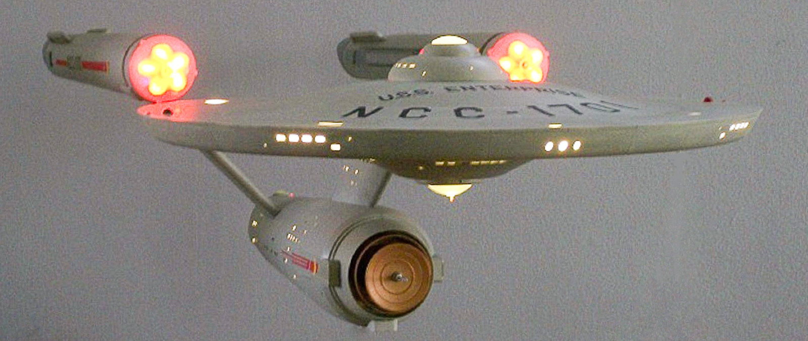 CultTVman Science Fiction 2014 - 1/350 USS Enterprise NCC-1701 Image A084_01