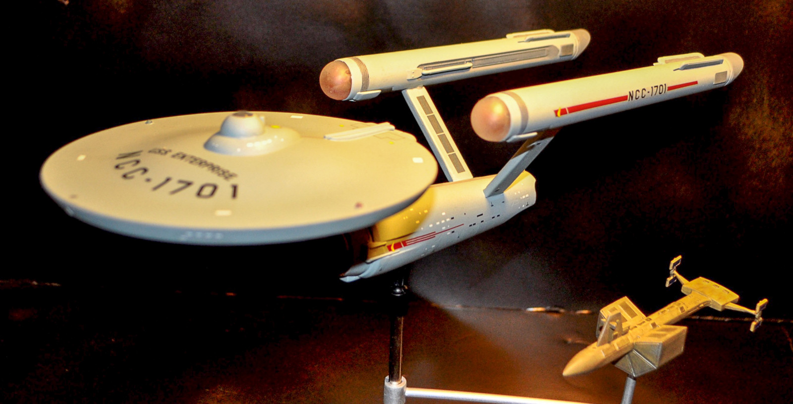 CultTVman Science Fiction 2014 - 1/1000 USS Enterprise 'Space Seed' Image A088_02