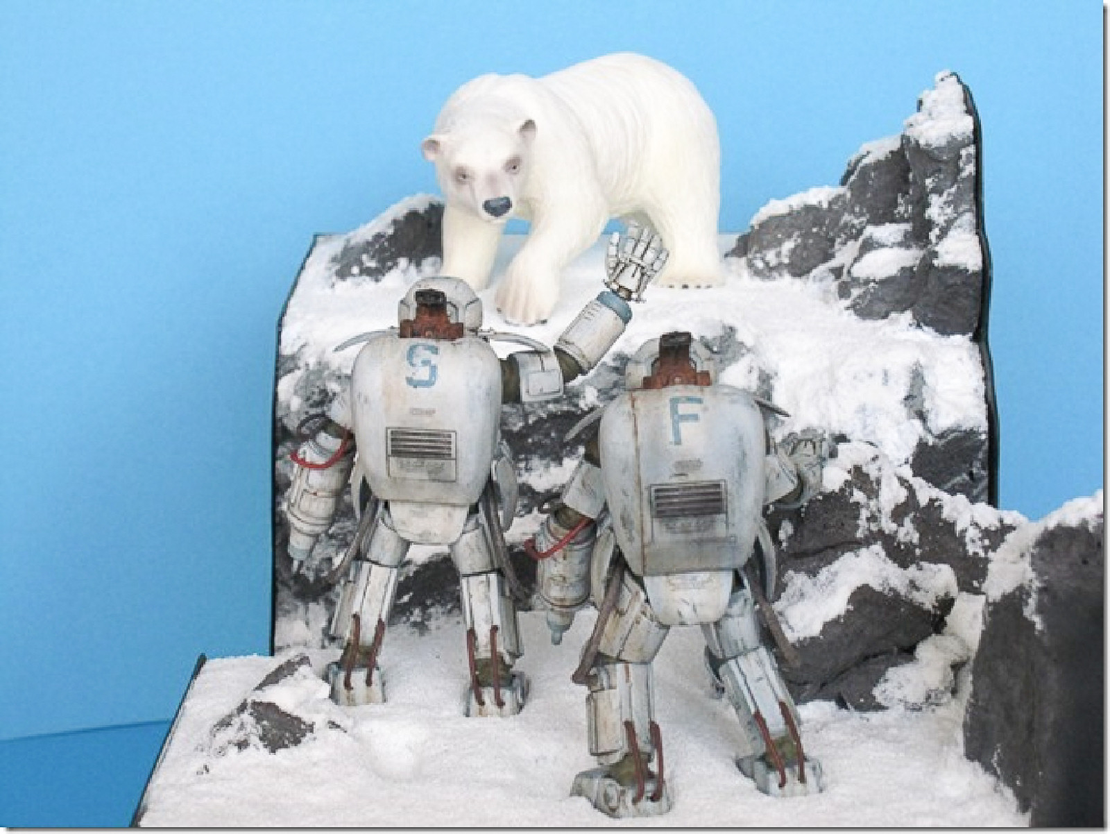 CultTVman Science Fiction 2014 - 1/20 MaK Polar Bears vs Polar Bear Image A105_03
