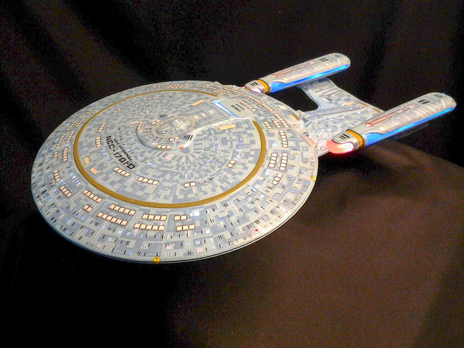 CultTVman Science Fiction 2014 - 1/1400 USS Enterprise NCC-1701D Image A140_03