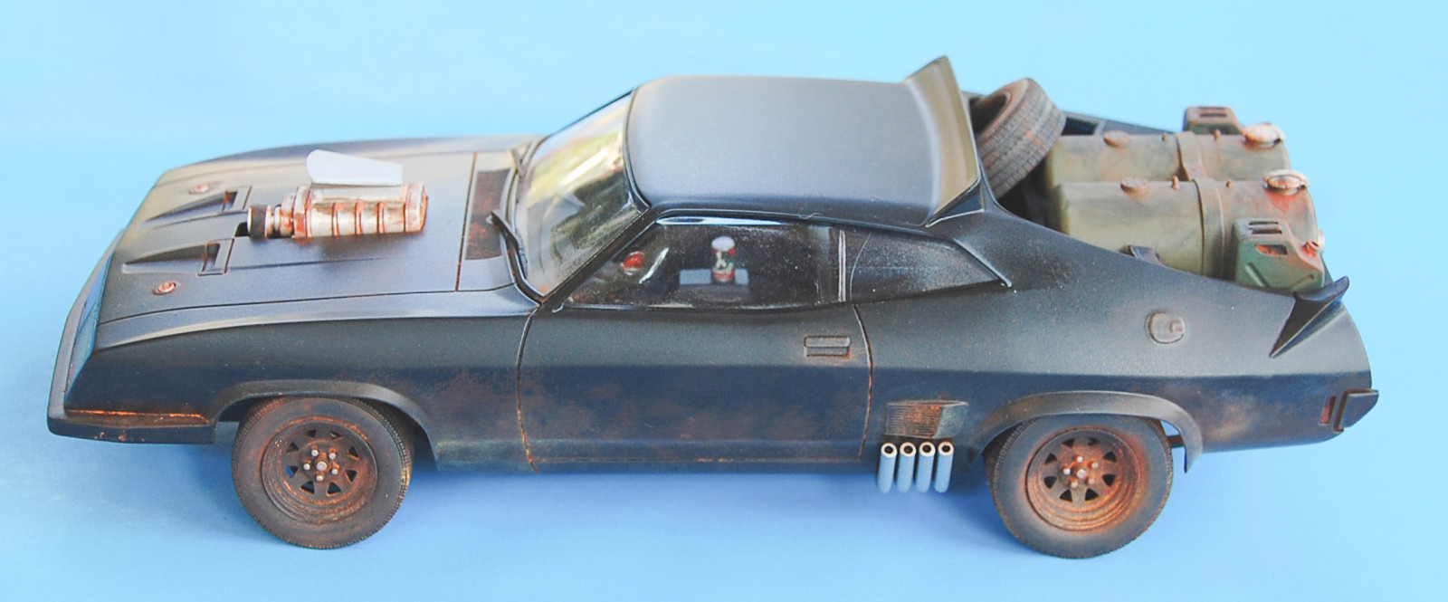 CultTVman Science Fiction 2014 - 1/24 Mad Max V-8 Interceptor Image A149_01
