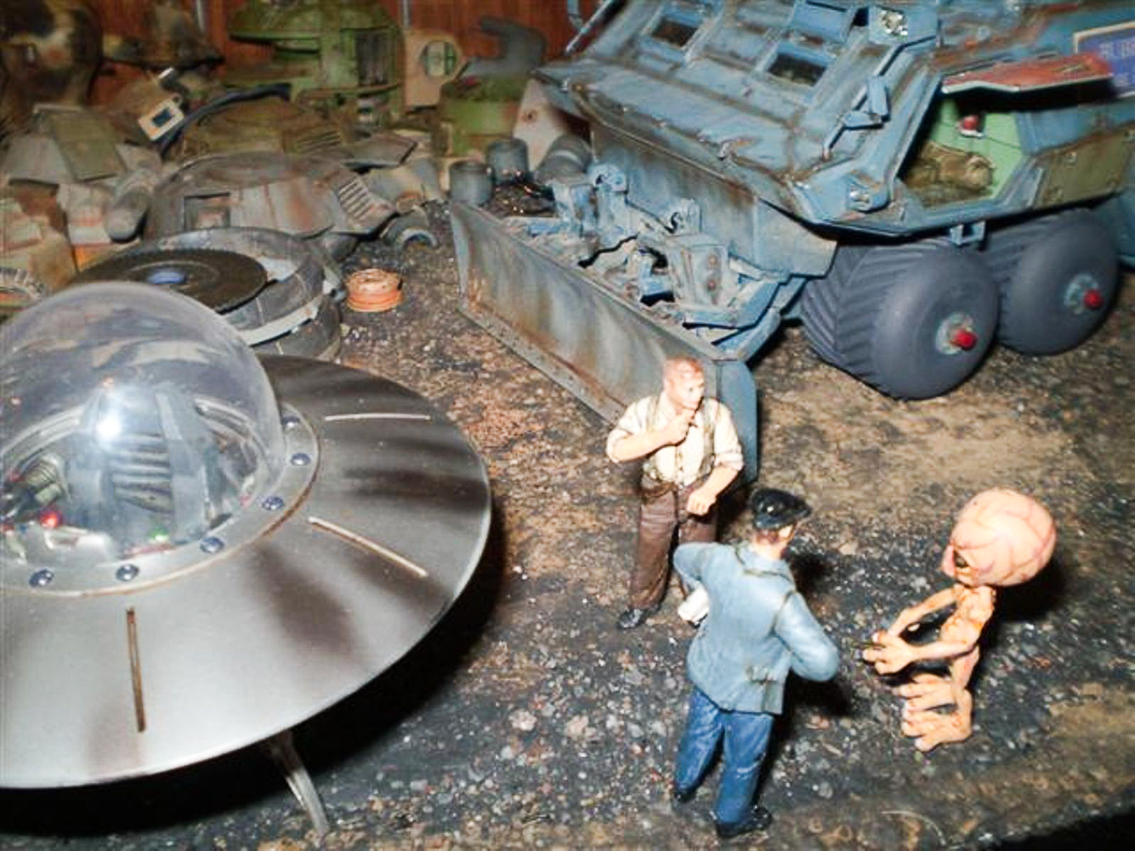 CultTVman Science Fiction 2014 - 1/35 Look Buddy We Told You No Checks  Image A151_01